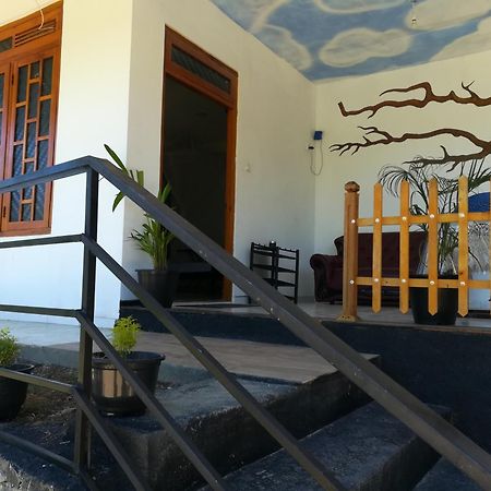 White Arcadia Cottage Ella Exterior photo