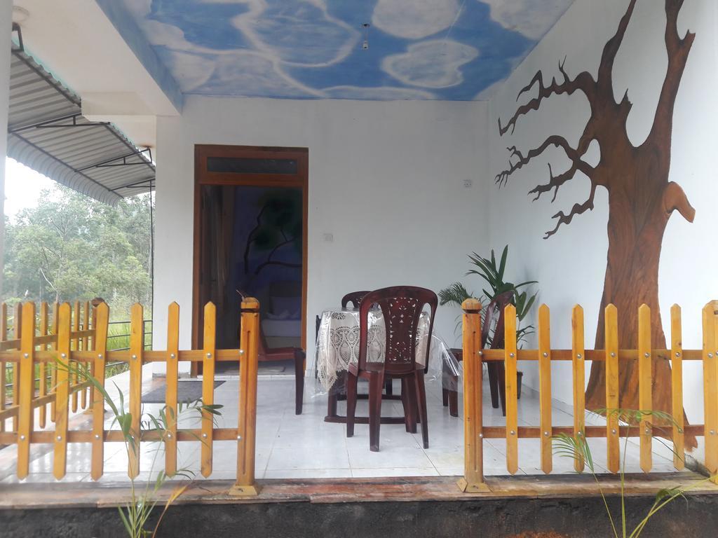 White Arcadia Cottage Ella Exterior photo